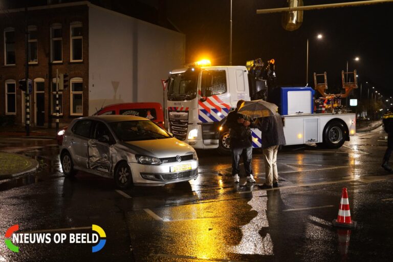 Ravage na aanrijding Dordtsestraatweg Rotterdam