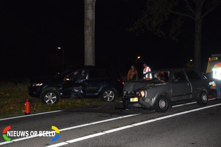 Flinke schade na botsing tussen twee auto’s Oostkanaalweg – N207 Alphen aan den Rijn
