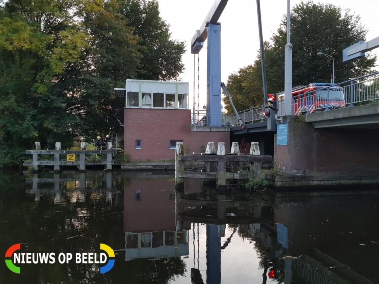 Brandweer blust aangestoken brandje in brugwachtershuisje Goverwellesingel Haastrecht