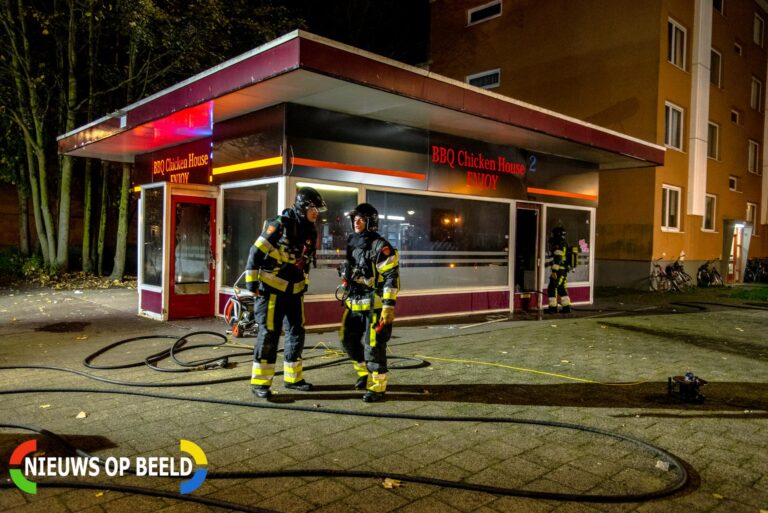 Restaurant zwaar beschadigd na brand in keuken Lampreistraat Hoogvliet Rotterdam