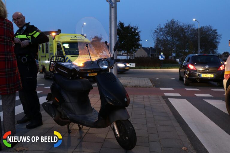 Gewonde bij aanrijding tussen snorscooter en auto Da Costasingel Capelle aan den IJssel