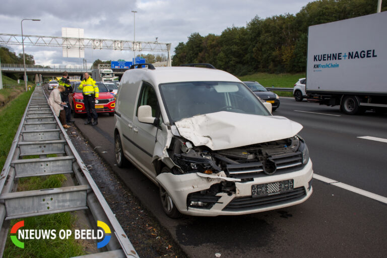 Forse schade na aanrijding op Rijksweg A4 bij Rijswijk