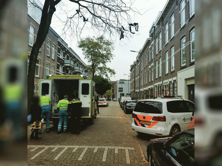Agenten treffen man in ernstige toestand aan in Rotterdamse woning na onderbuikgevoel