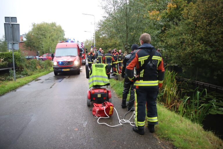 Zoekslagen in het water na aantreffen scootmobiel langs waterkant in Gouda