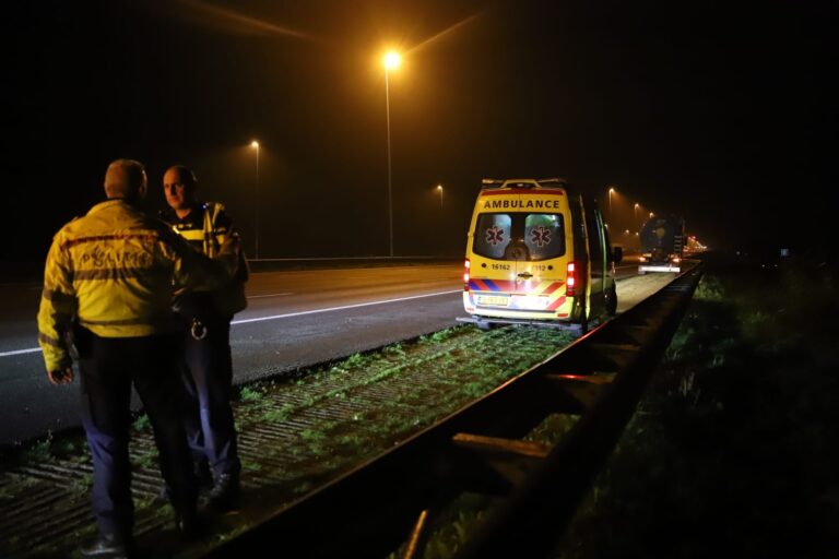Automobilist gewond na botsing met vrachtwagen op Rijksweg A12 bij Bodegraven