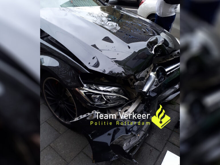 Deelnemer trouwstoet rijdt forse schade aan gehuurde Mercedes AMG in Rotterdam