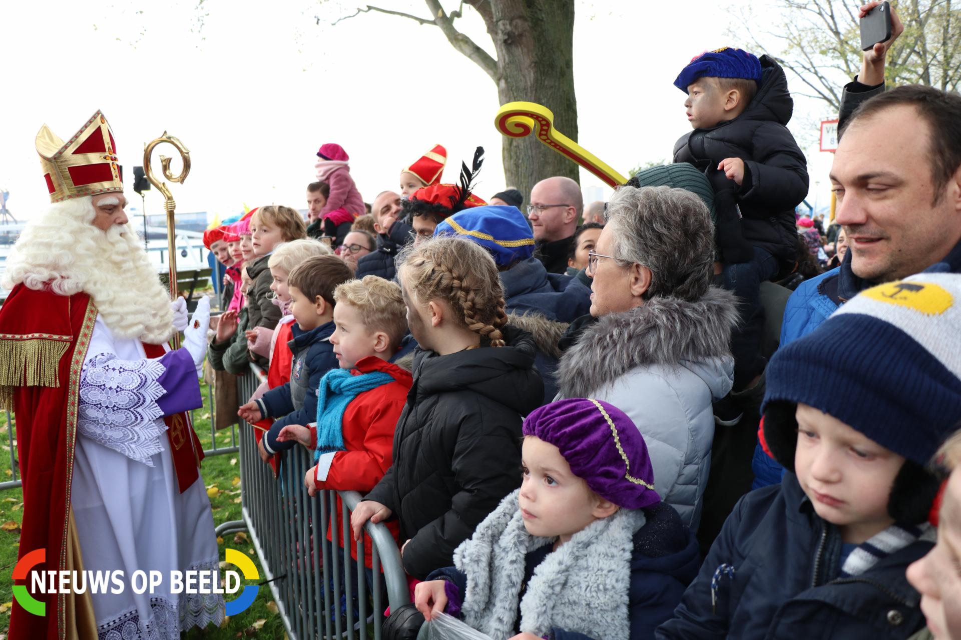 Drukke intocht van Sinterklaas Industrieweg Krimpen aan den IJssel - Nieuws op Beeld