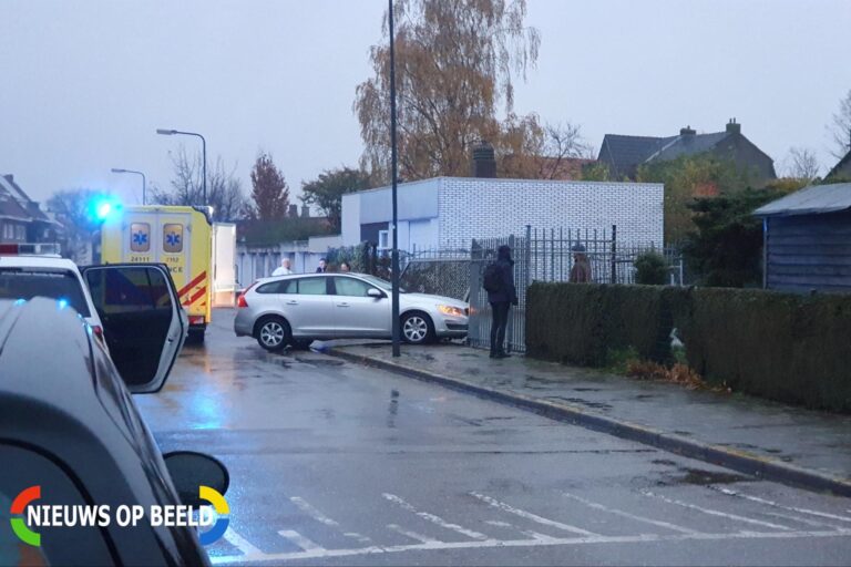 Automobilist gewond na botsing tegen hek Verlengde Heinseweg Sittard