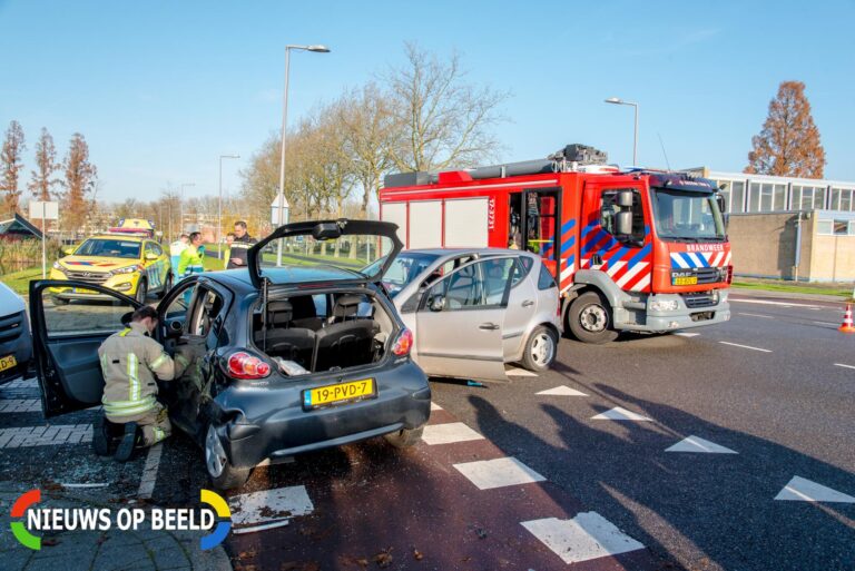 Vijf gewonden na aanrijding met drie voertuigen Pascalweg Rotterdam