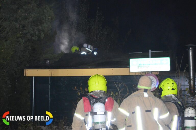 Tuinhuisje verwoest na brand Terletweg Rotterdam