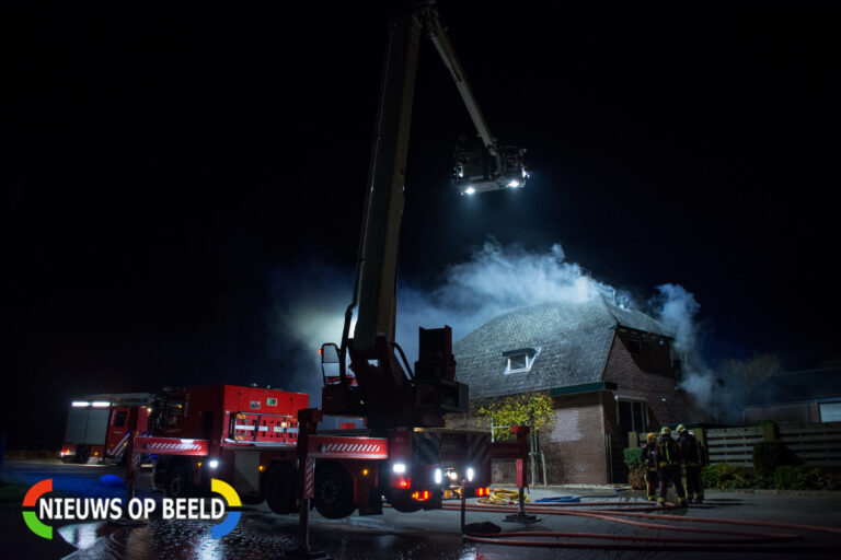 Felle brand in woning Oosteinde in Stompwijk (video)