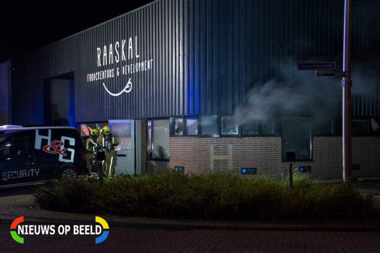 Beveiligers ontdekken brand in bedrijf in Naaldwijk