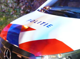 Automobilist veroorzaakte enorme ravage na inhaalactie in Rotterdam-Noord