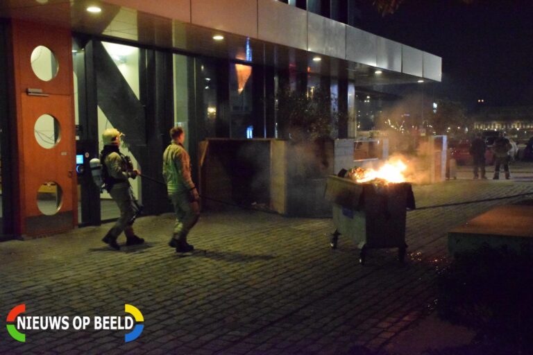 Vuilcontainer in brand bij restaurant Otto Reuchlinweg Rotterdam