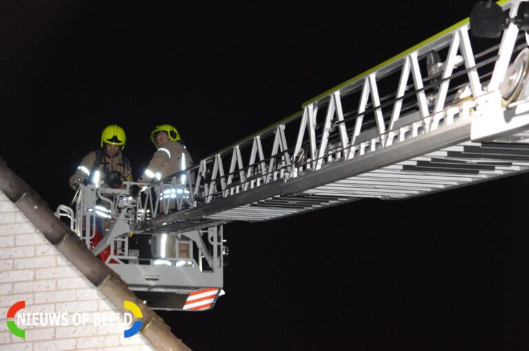 Brandweer onderzoekt vermoedelijke schoorsteenbrand Agaat Berkel en Rodenrijs