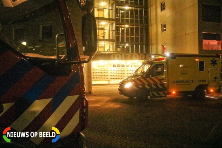 Persoon in woning flauwgevallen, mogelijk vergiftigd Mizarstraat Spijkenisse