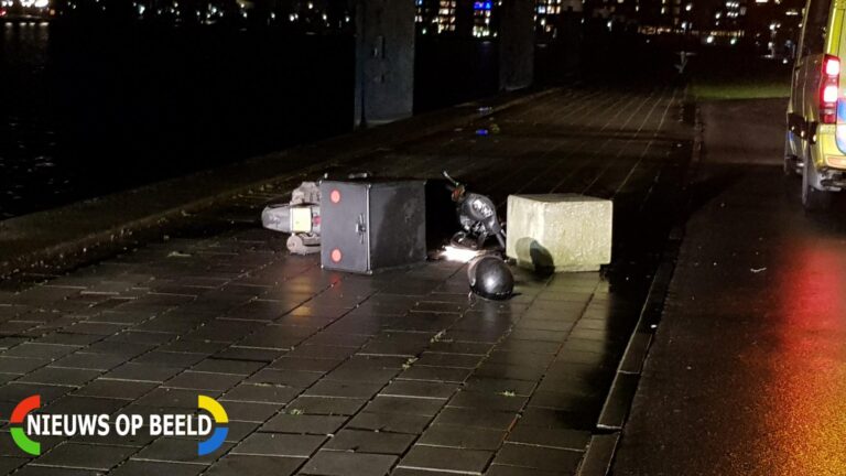 Maaltijdbezorger knalt tegen betonblok en raakt gewond Ankerpad Gouda