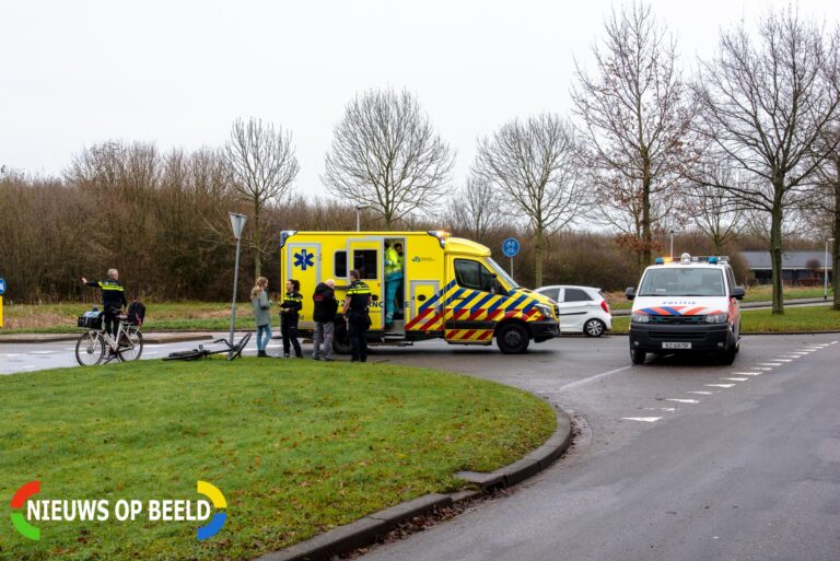 Auto botst op jonge fietser Zwaardijk Poortugaal