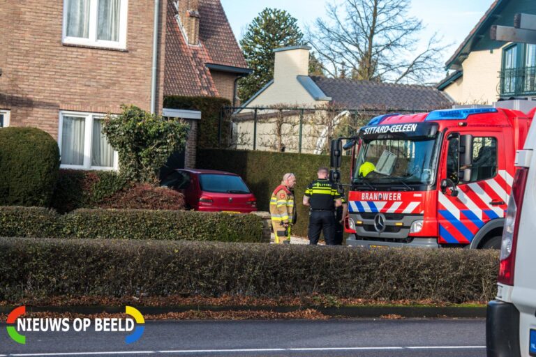 Woningbrand blijkt brandende heg achter woning Rijksweg Zuid Sittard