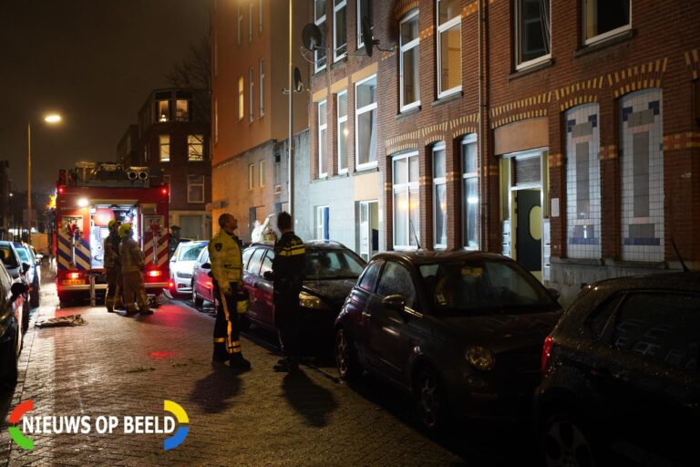 Woningen ontruimd na brand in portiekflat Van der Palmstraat Rotterdam