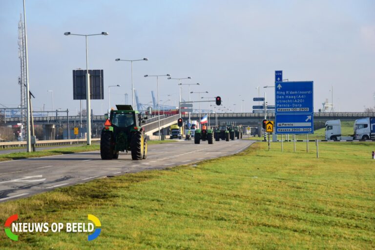 Boerenprotest bij ingang Shell Vondelingenweg Rotterdam