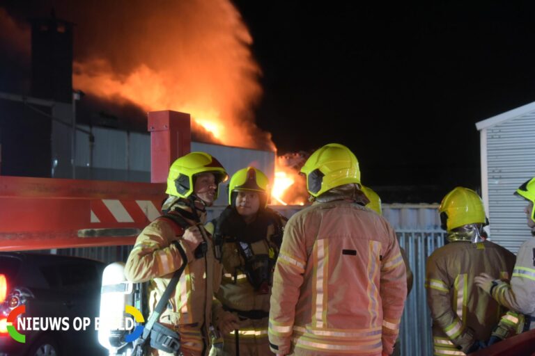 Zeer grote brand bij Maripharm aan Nieuw-Mathenesserstraat in Rotterdam