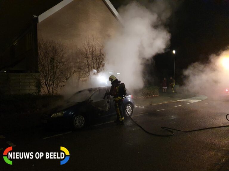 Auto verwoest door brand Groenezoom Waddinxveen