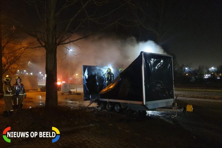 Aanhanger verwoest door brand Wattstraat Zoetermeer