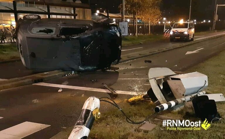 Dronken automobilist richt ravage aan Prins Alexanderlaan Rotterdam