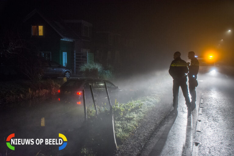 Inzittenden auto mogen van geluk spreken na te water raken auto in Leidschendam