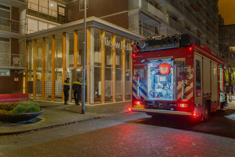 Kleine brand in gang van flat Kellogplaats Rotterdam