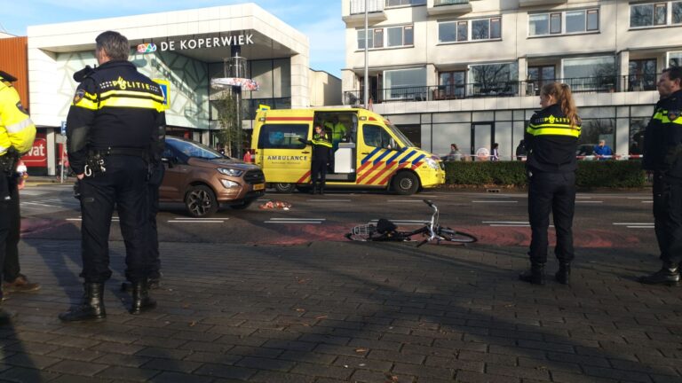 Kind komt onder auto naar aanrijding Rivierweg Capelle aan den Ijssel