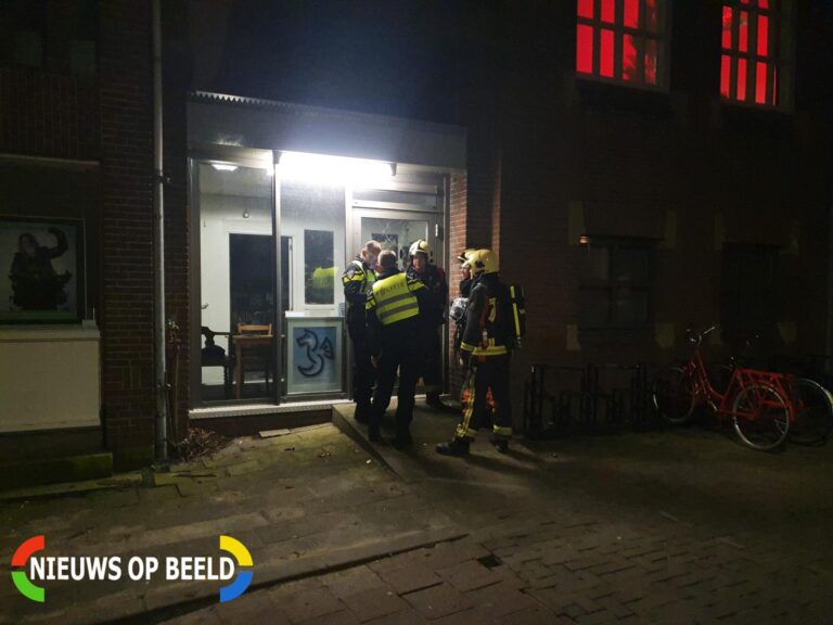 Jongeren vernielen ruit Turfsingel Gouda