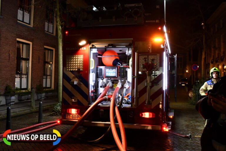 Grote brand historisch pand, brand moeilijk te bestrijden Voorstraat Middelharnis