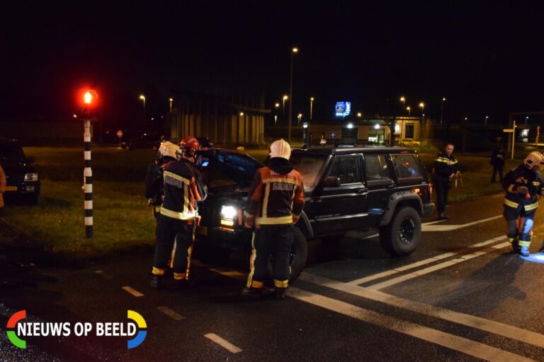 Jeep vat vlam voor stoplicht Kanaaldijk – N454 Waddinxveen