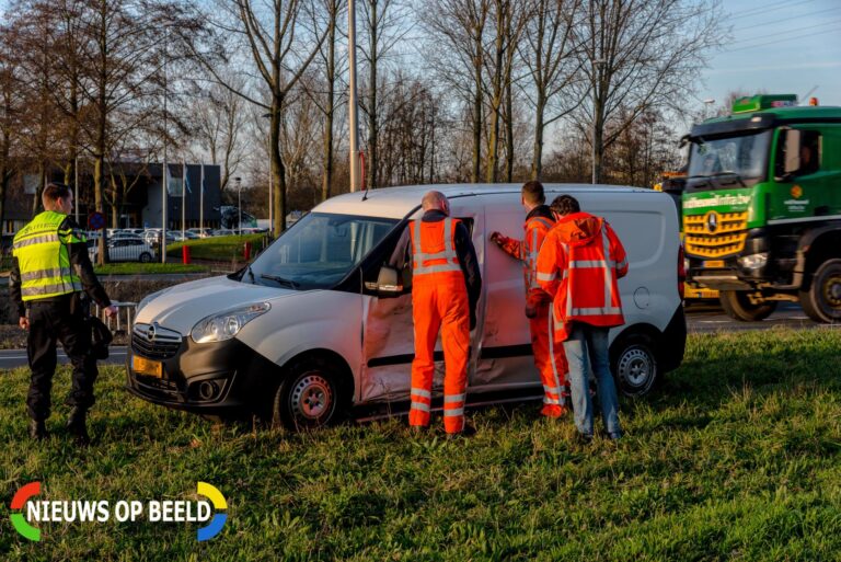 Auto’s zwaar beschadigd na ongeval Groene Kruisweg – S102 Rhoon