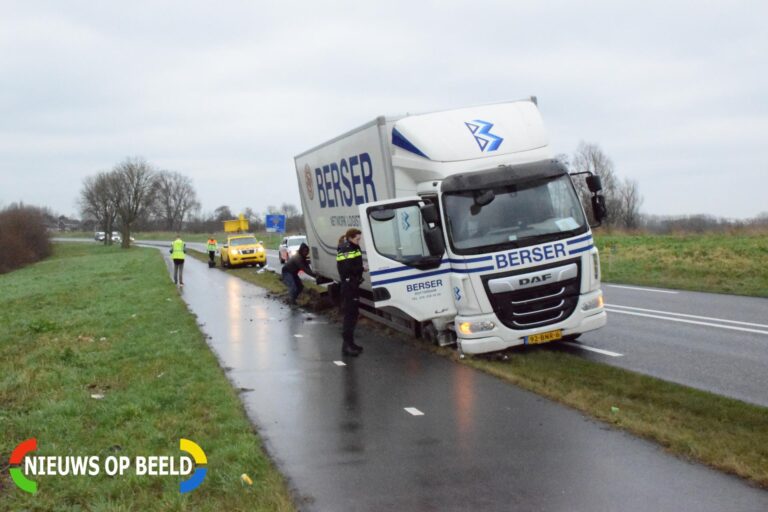 Bestuurder bestelbus gewond na ongeval Noord Ringdijk – N207 Moordrecht