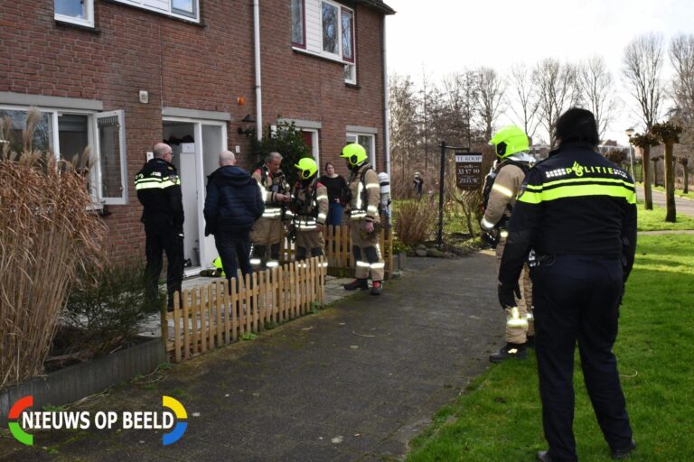 Politieagenten blussen brandende frituurpan Koolwitje Hellevoetsluis