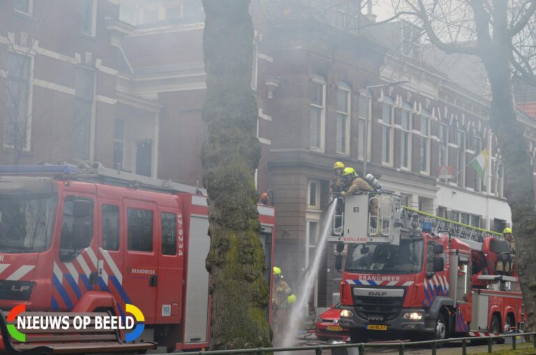 Forse rookontwikkeling bij woningbrand aan Noordsingel Rotterdam