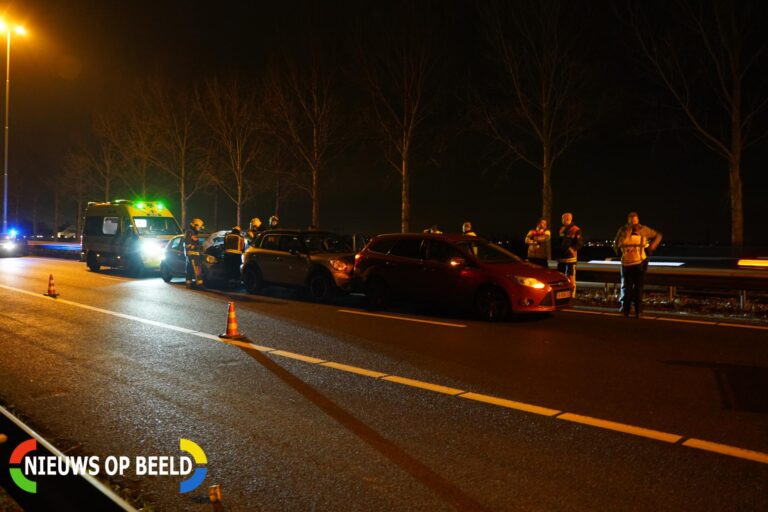 Snelweg afgesloten na kop-staart aanrijding A20 Moordrecht