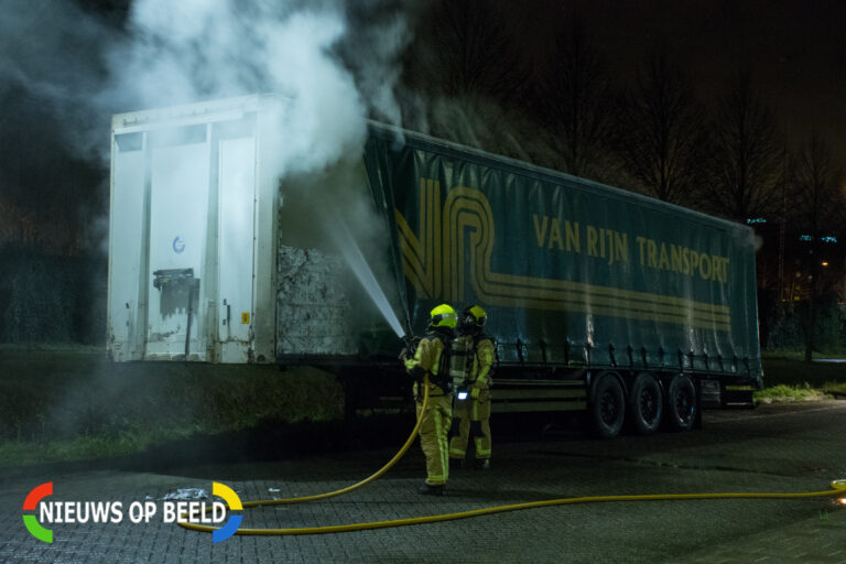 Brand in trailer met papier naast Penitentiaire Inrichting Zoetermeer