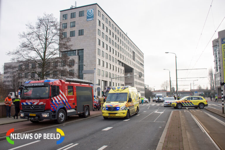 Fietsster zwaargewond na aanrijding met vrachtwagen in Den Haag