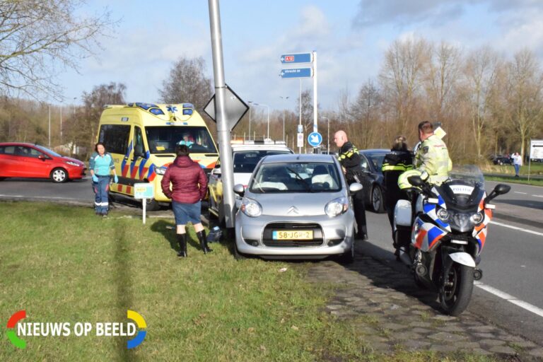 Twee personenauto’s rijden door na ongeval Goudsestraatweg – N459 Reeuwijk