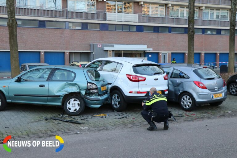 Bestuurder rijdt in op gepakeerde auto’s en slaat op de vlucht Reviusrondeel Capelle aan den IJssel