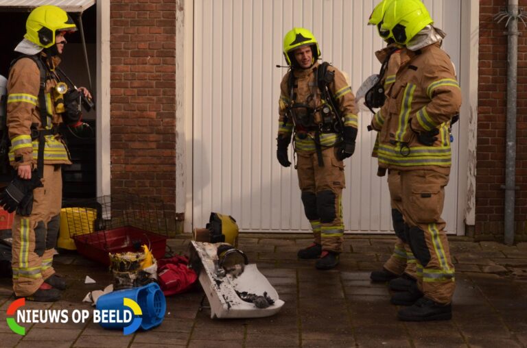 Rook uit garage leidt naar brandende spullen Wilgensingel Rotterdam