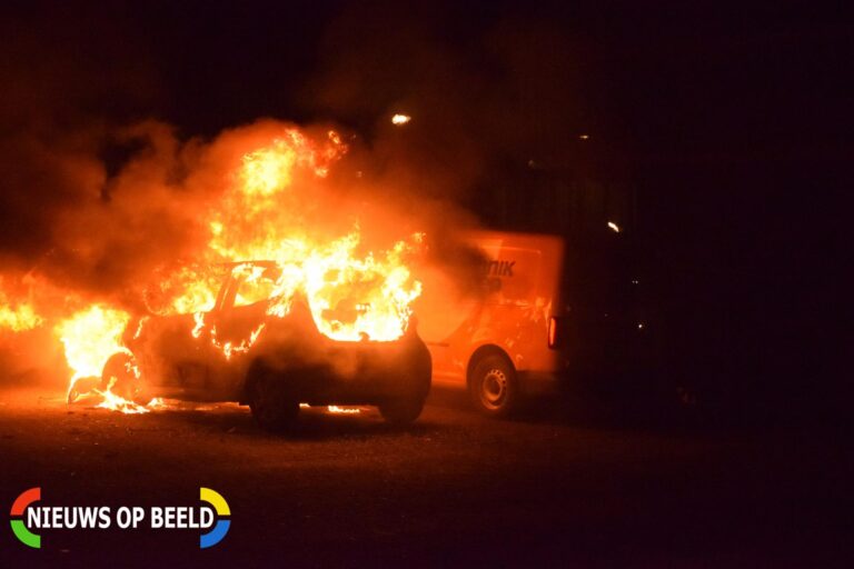 Waddinxveen beleeft onrustige nacht door reeks autobranden; Politie zoekt getuigen