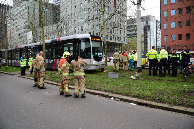 Gewonde na ongeval met tram op Laan op Zuid in Rotterdam; Extra reistijd op tramlijnen 20, 23 en 25