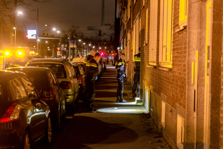 Persoon raakt gewond na steekpartij Dorpsweg Rotterdam