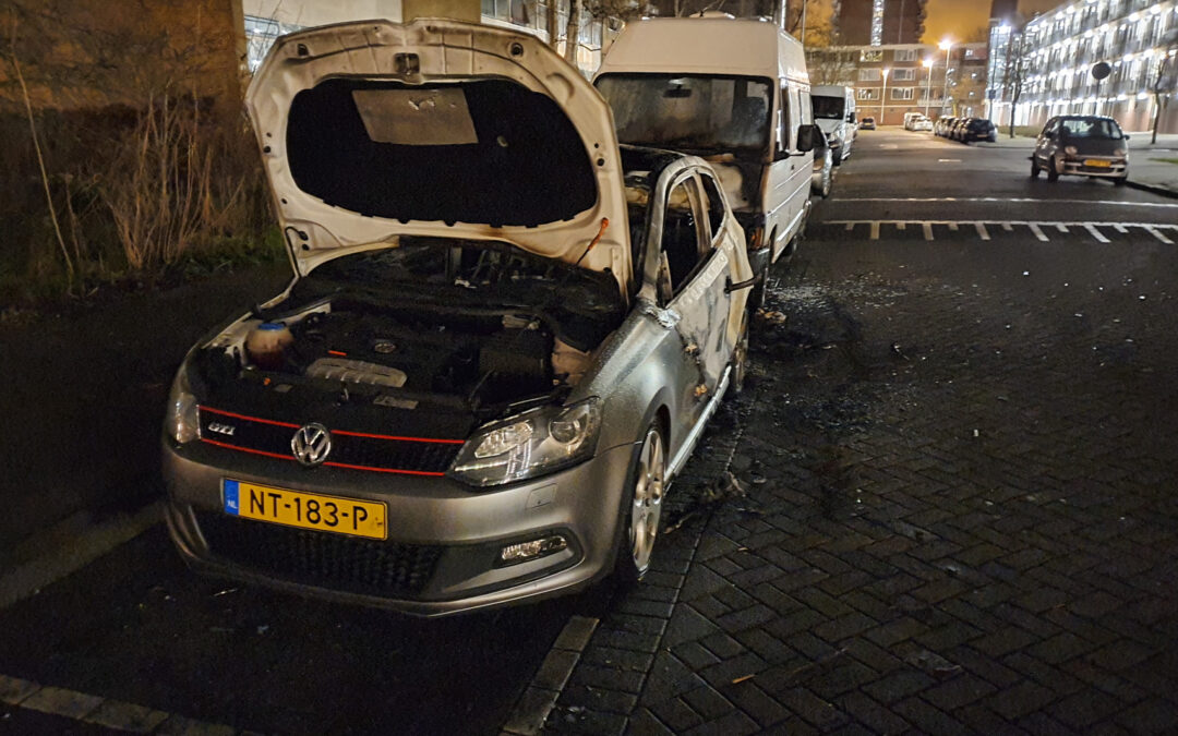 Auto verwoest door brand Hollands Tuin Rotterdam