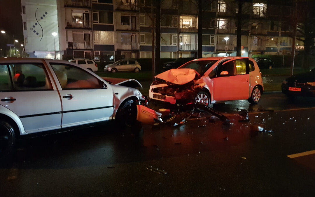 Forse schade na aanrijding met drie personenauto’s Statensingel Gouda